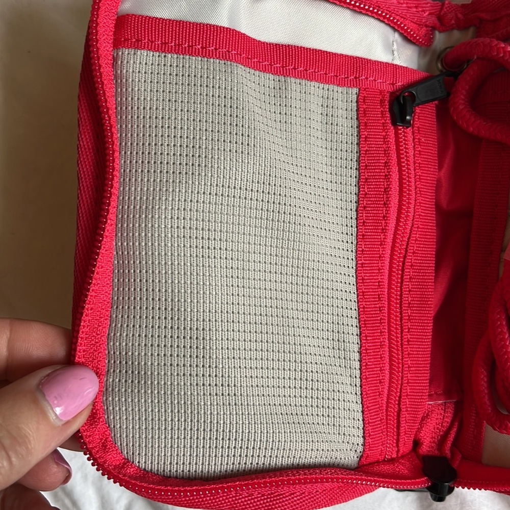 Eddie Bauer Connect Travel Wallet NEW with tags RED - Picture 6 of 8